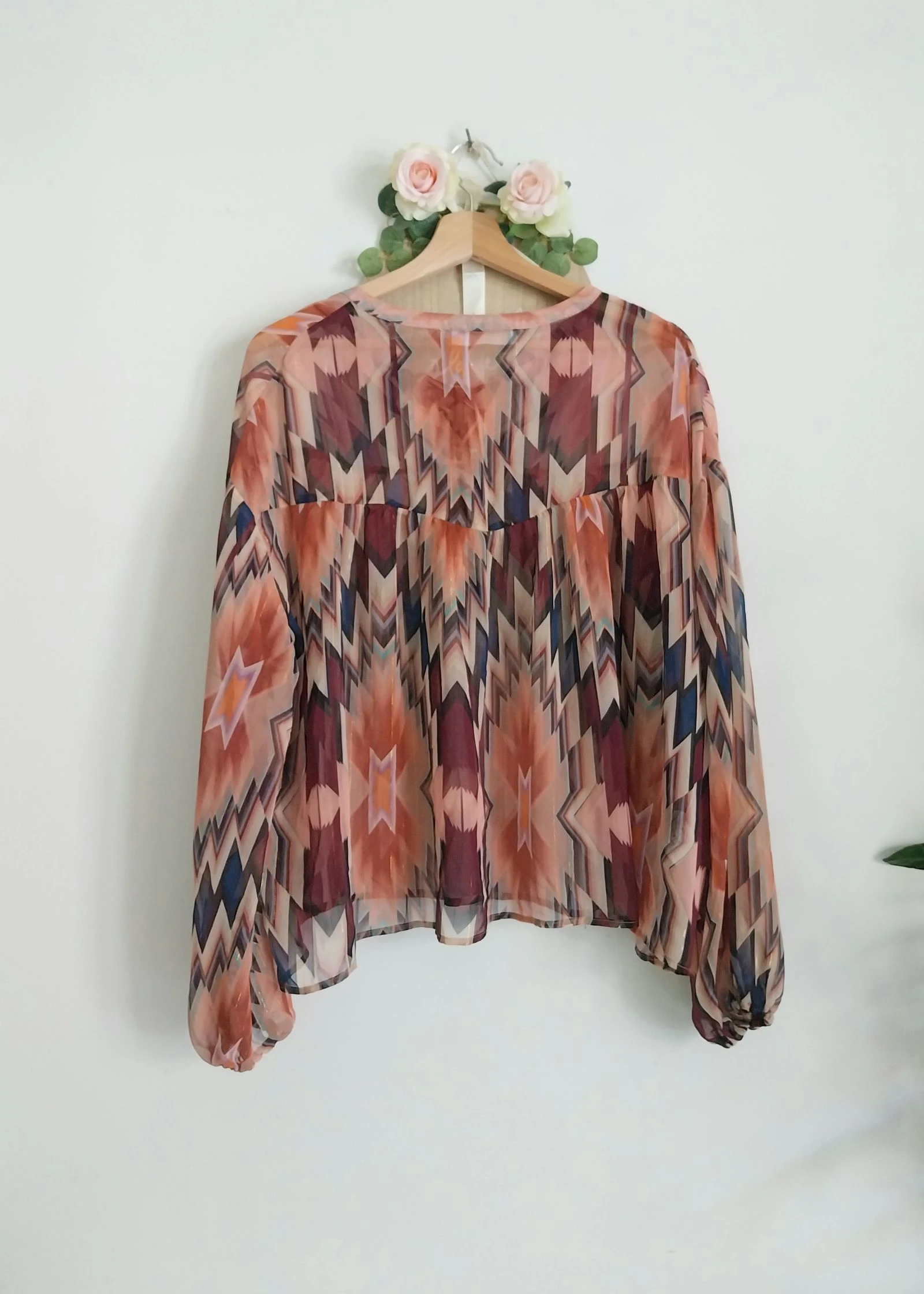 Magnífica blusa holgada con estampado art déco y filamento dorado Promod Talla 40/42 – photo 11